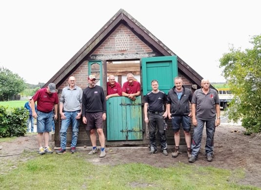 Errichtung eines Backhauses in Volkensen. Foto: Backhus Frün e.V.