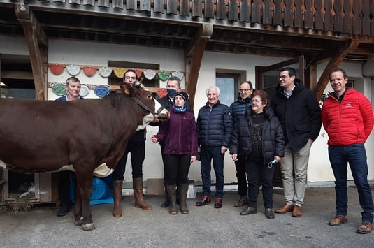 Les partenaires de l'OSRAR ont rencontré Neige, la vache égérie, à l'issue de l' Assemblée Générale.