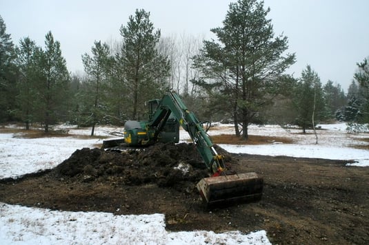 Abziehen des Oberbodens (Foto: Horst Guckelsberger) 