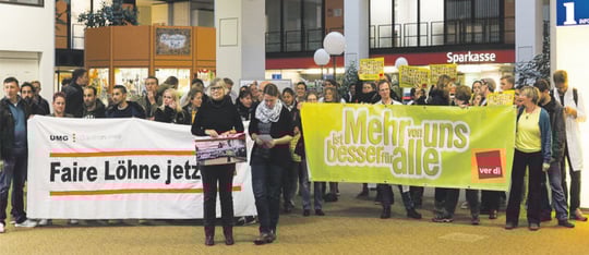 Arbeiter*innen der Gastro und Ünterstützer*innen der Aktion (Foto: Klaus Peter Wittemann)