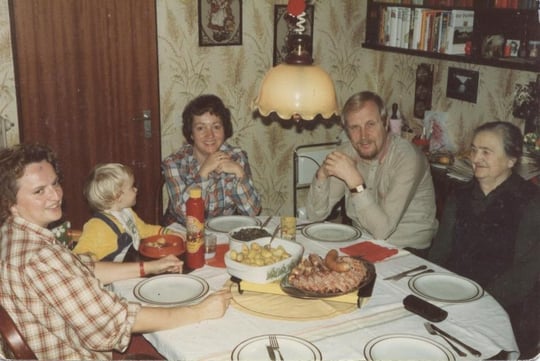 Renate, Stephan, Annelie, Dieter und Wanda beim Grünkohlessen