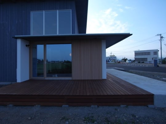 ヤマショー　薪ストーブショールーム　安曇野市　建築家　建築設計事務所　店舗設計　現場監理　デッキ工事