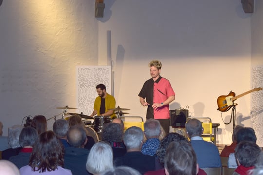 24. November 2023: Dominik Muheim & Sanjiv Channa – «Useluege» – Balkonbeobachtungen