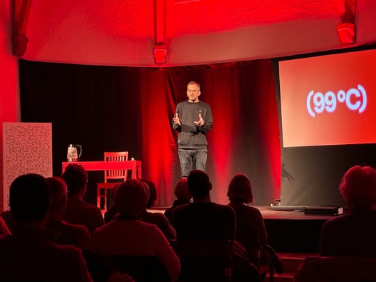 Freitag, 21. Nov. 2025, 19.30 Uhr, Kilian Ziegler – «99 °C – Wortspiele am Siedepunkt»