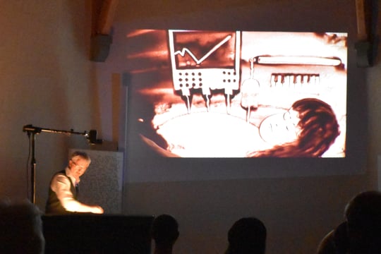 12. November 2023: Urs Rudin, Sandmaler, Musiker – «SANDPHONIE»