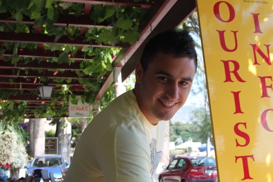 Unser Kellner im Hogar.