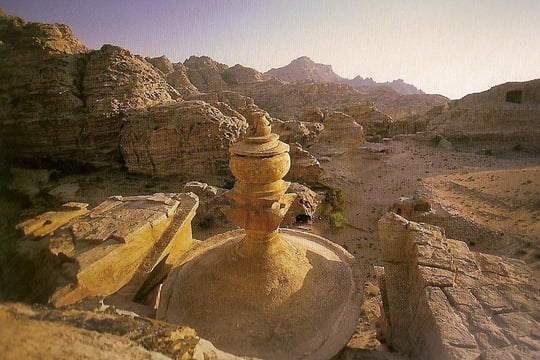 Das Urnengrab heute aus anderer Sicht.