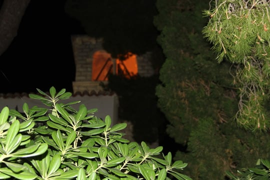 Die Kirche von Mlini in der Nacht.