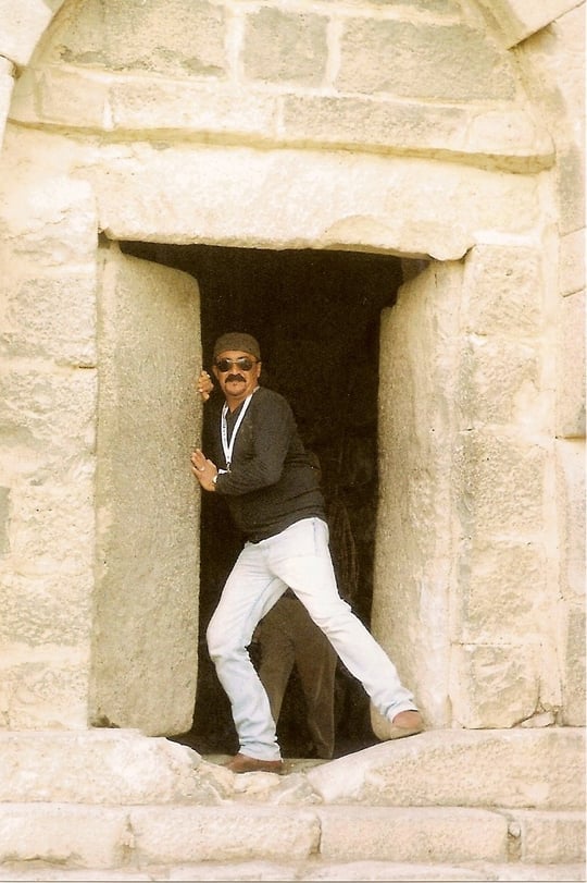 Uralte Steintüren. die sich immer noch öffnen lassen.