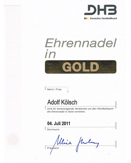 Eine der höchsten Handball-Auszeichnungen wurde Addi Kölsch am 04. Juli 2011 anläßlich seines 80. Geburtstages überreicht: Er erhielt die Ehrennadel des Deutschen Handballbundes in Gold !