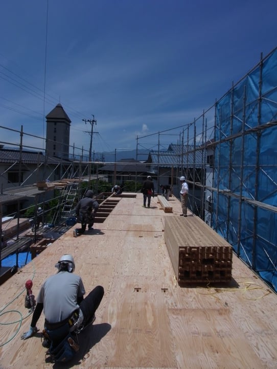 ベーカリーショップ　クロリ・BREAD＆LIFE　店舗併用住宅　松本市　新築工事　長野県松本市の建築家　建築設計事務所　建て方　現場監理