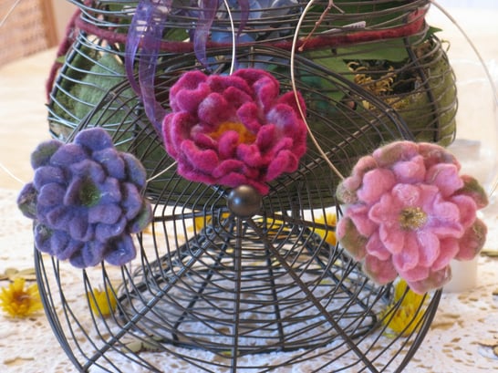 li.: Blumenwiese,mitte Purple Rose, re.: Rosengarten