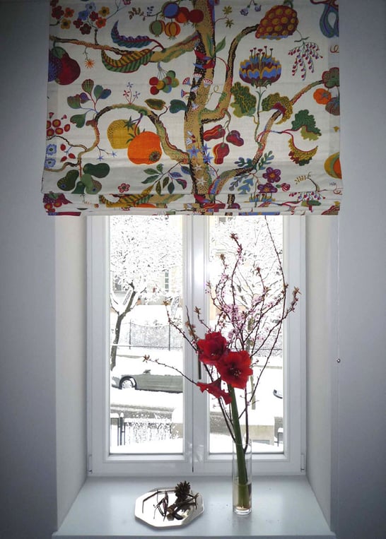 Raffrollo mit einem Stoffdesign von Arch. J. Frank - Foto © Knauer Architekten