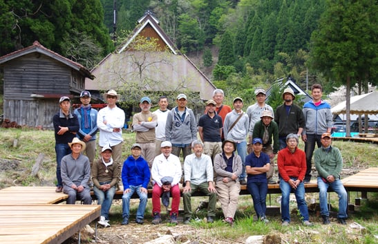 「広河原トラウトタウン」で4月30日と5月1日に行われた「ウッドスティック」の最後に関係者で記念撮影！　