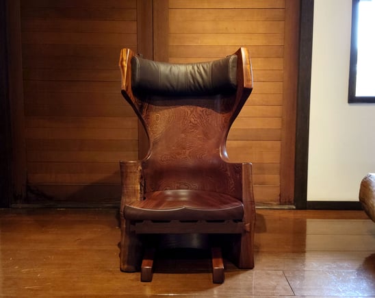 王様の椅子　（吉野崇裕）　木の椅子展