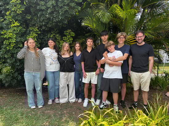 Collage der Konfirmandinnen und Konfirmanden in Fischform.