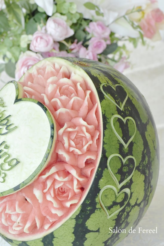 カービング　スイカ　メロン　教室　フルーツ　彫刻　大阪　オーダー　習い事　誕生日プレゼント　結婚式　カッティング　ソープ　似顔絵　お供え