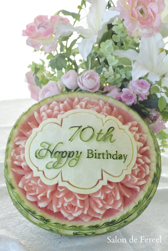 カービング　スイカ　メロン　教室　フルーツ　彫刻　大阪　オーダー　習い事　誕生日プレゼント　結婚式　カッティング　ソープ　似顔絵　お供え