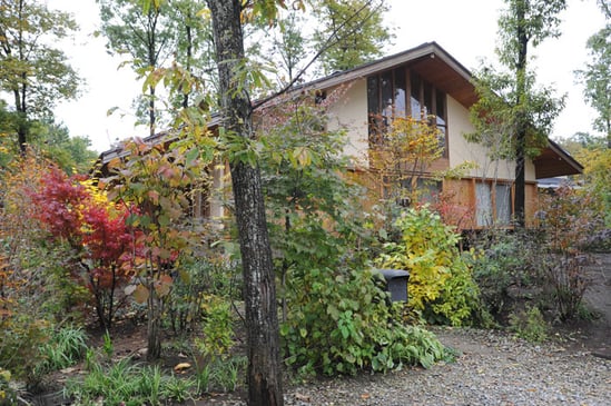 住まい塾らしい、自然に優しくくつろげる舎