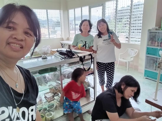 移転前のエラップで：2023年12月、ミシンや材料などの移転準備