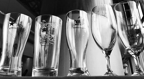 ビールグラス5つ