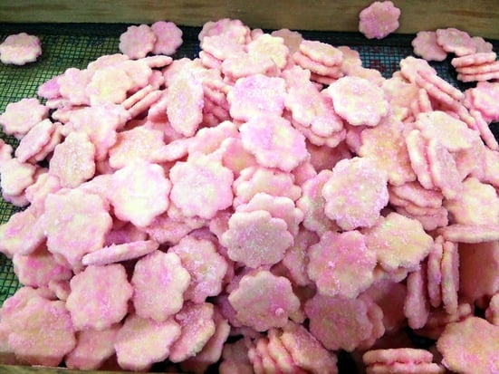 花型せんべい砂糖掛け