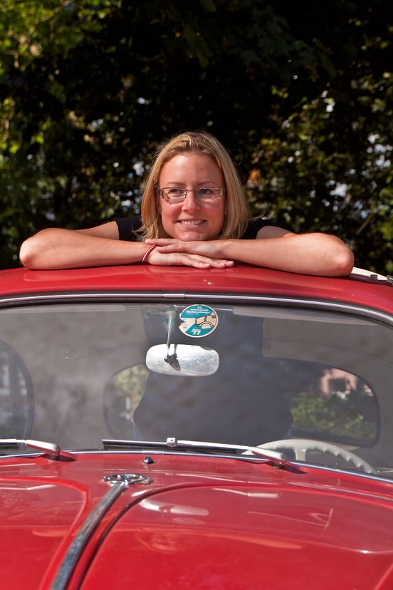 Erstes DSG Weibchen: Katrin in Ihrem 60er Faltdachkäfer