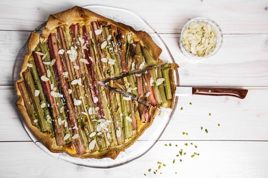 Steamhaus - Rezept für Kombi-Steamer und Dampfgarer: Rhabarber-Wähe mit Haselnüssen und Pistazien.
