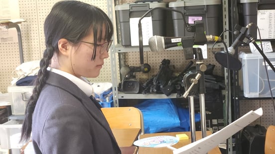 放送室での録音風景