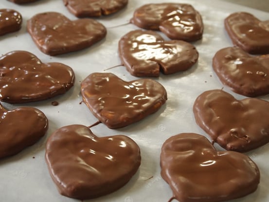 チョコレート掛けせんべい