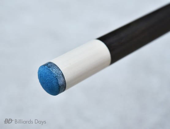 先角は「イエローミカルタ」。タップはブルータップ（IWASE Special）