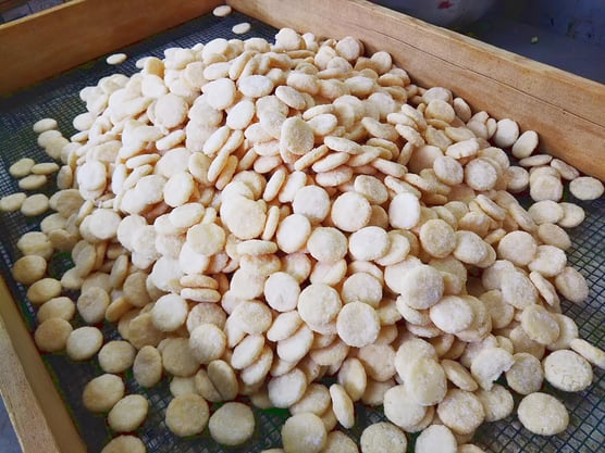 白醤油に砂糖そぼろ掛け小丸せんべい