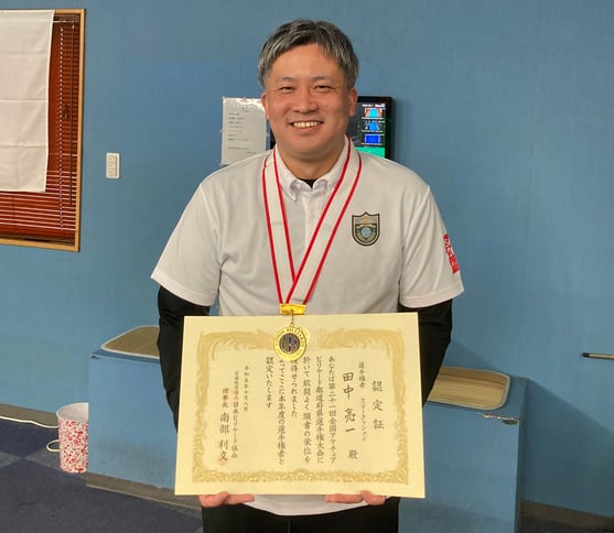 キャロム優勝の田中亮一