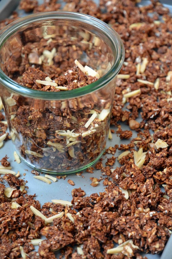 Schokoladen-Granola zu backen ist kaum Aufwand, wie Judiths Rezept deutlich zeigt.