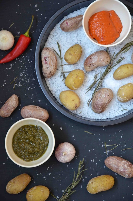 Papas arrugadas mit Mojo Rojo und Mojo Verde - vegan -