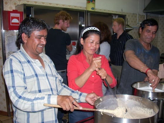 Impressionen vom Indischen Kochabend und der Essensverteilung am darauf folgenden Tag
