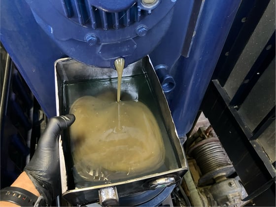 ワイヤーウインチのオイル交換