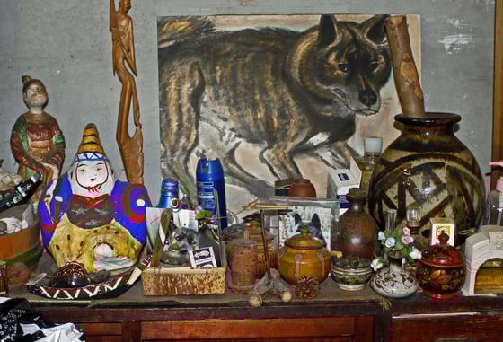 愛犬「てつ」と土偶玩具