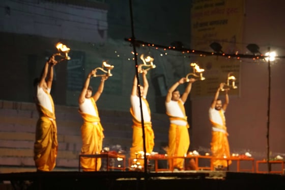 Abendzeremonie ganz in der Nähe meines Guesthouses - klein, fein, kaum Touris...