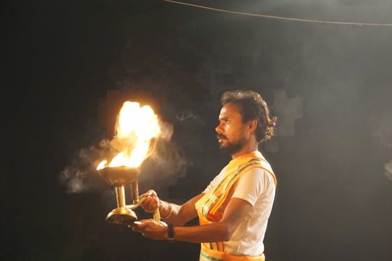 Abendzeremonie ganz in der Nähe meines Guesthouses...