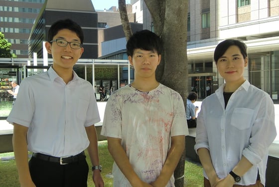 左から 武藤彰宏くん(東京都立日比谷高校3年)、佐藤光駿くん(早稲田高校3年)、引率の林靖子先生(獨協埼玉中学高等学校・社会科(地理)教諭)