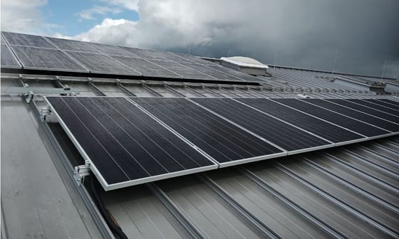 Photovoltaikanalage montiert © iKratos