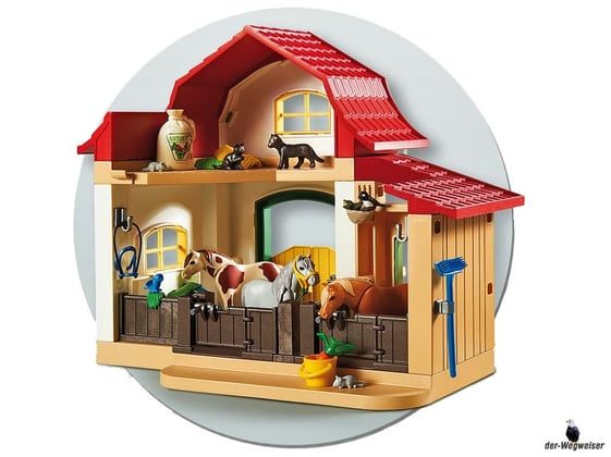 Besonderheiten im Playmobil Paket 6927 ist der Stall mit Türen zum öffnen und schliesse und mit Gatterzaun der flexibel aufgebaut werden kann.