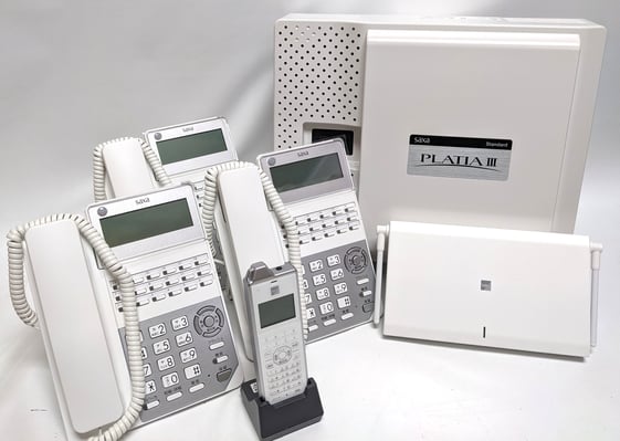 新品・限定４セット！  置型６台とPHS２台  SAXA　最新型番★主装置  PT3000Std-R　５７万円