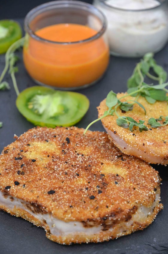 Der Klassiker: Panierte Gemüseschnitzel - geht übrigens nicht nur aus (lila) Kohlrabi hervorragend...