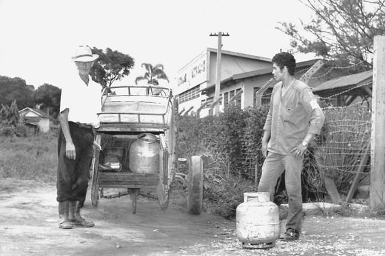 ultragaz, almacenamiento de gas, botellas de gas, zepelín, ernesto igel, en serio igel, gas propano, gas butano, recife, brasil, selva