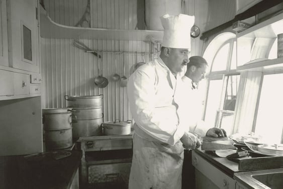 cozinha, zepelim, chef otto manz, ernschtle, almoço, linha da américa do sul, voo direto, travessia do atlântico, recife, brasil, relatório de viagem