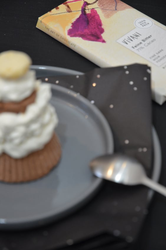 Die Vivani-Schokolade harmoniert perfekt zum Kaffeelikör. Die Kombination aus beidem ergibt ein perfektes Mokka-Parfait und die Basis für die Kosakenzipfel.