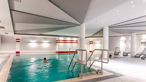 Swimming-Pool in der vita nova klinik Bad Salzuflen