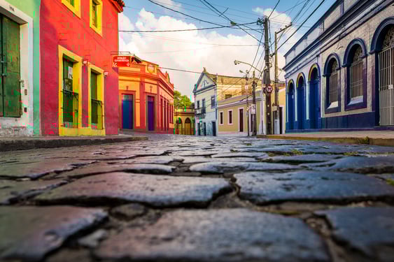 olinda, rua são bento, história da cidade barroca, patrimônio mundial da unesco, edifícios coloniais, costa atlântica, cidade dos artistas, edifícios históricos, brasil, viagem ao brasil, recife